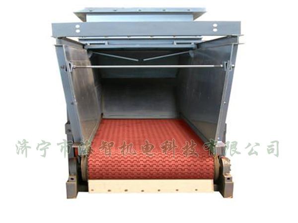 防腐蝕帶式（甲帶）給料機采用了防打滑膠帶，防止在物料輸送過程中造成撒料后果